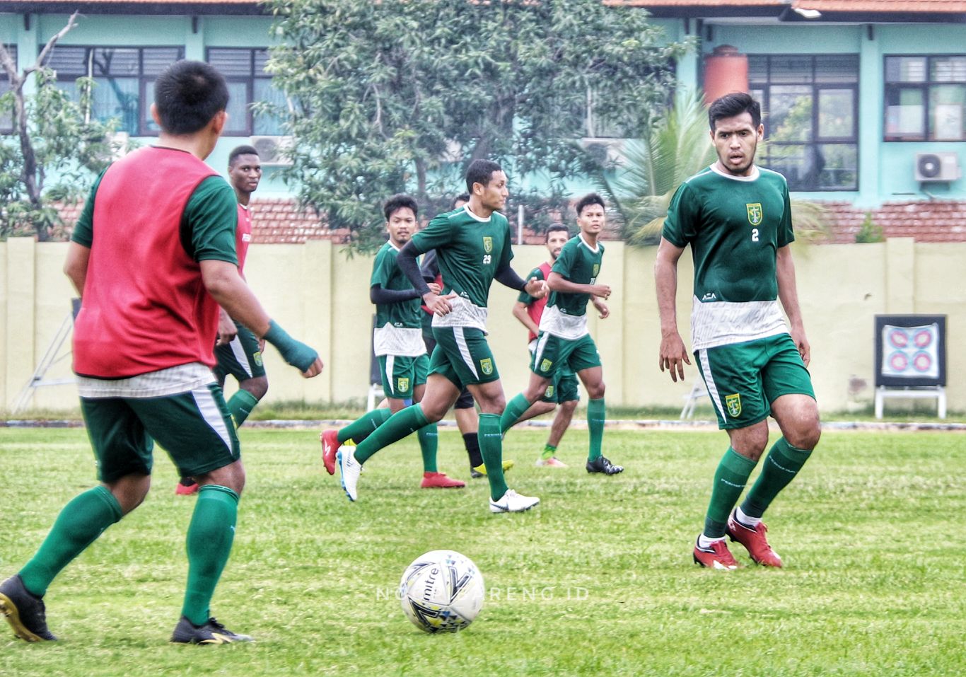 Skuat Persebaya saat latihan di Lapangan Jenggolo, Sidoarjo, Jumat 14 Juni 2019. (Foto: Haris/ngopibareng.id)