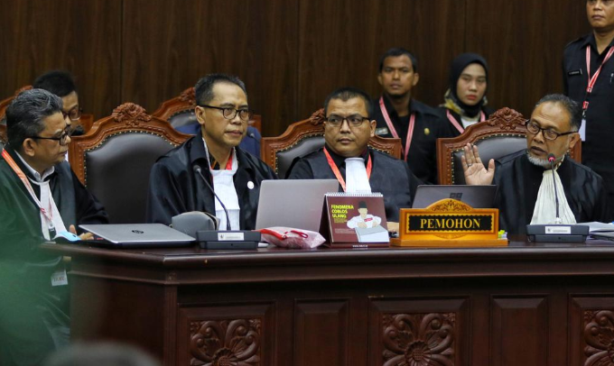 Tim kuasa hukum capres-cawapres Prabowo-Sandi dalam sidang PHPU 2019, Jumat, 14 Juni 2019. (Foto: Ant)