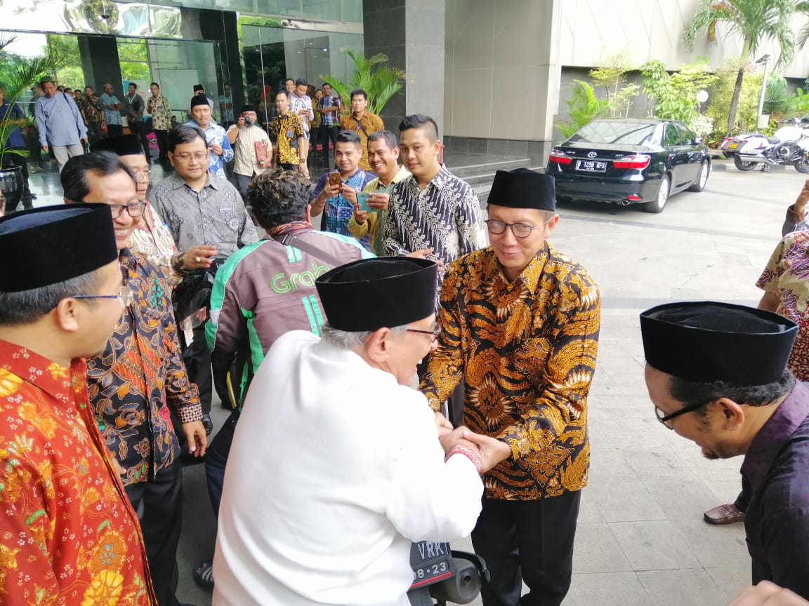 Prof Quraish Shihab saat halal bihalal di Kantor Kemenag RI, di Jakarta. (Foto: akun twitter lukmanhakim)k. (Foto: akun twitter lukmanhakim)