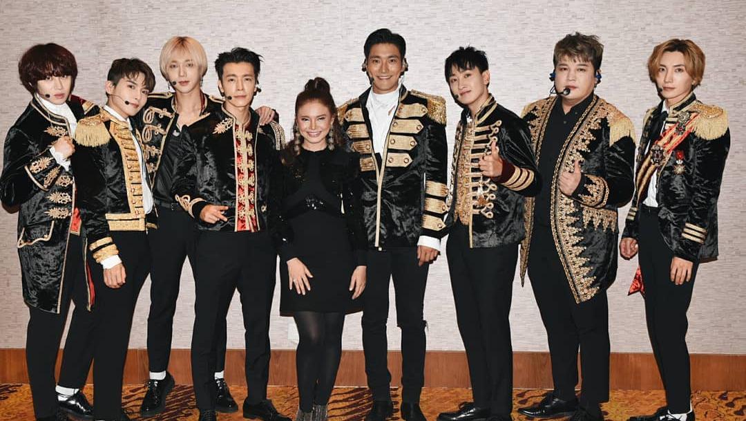 Rossa bersama grup K-Pop asal Korea Selatan, Super Junior, saat konser Super Show 7S di ICE BSD, Sabtu 15 Juni 2019.