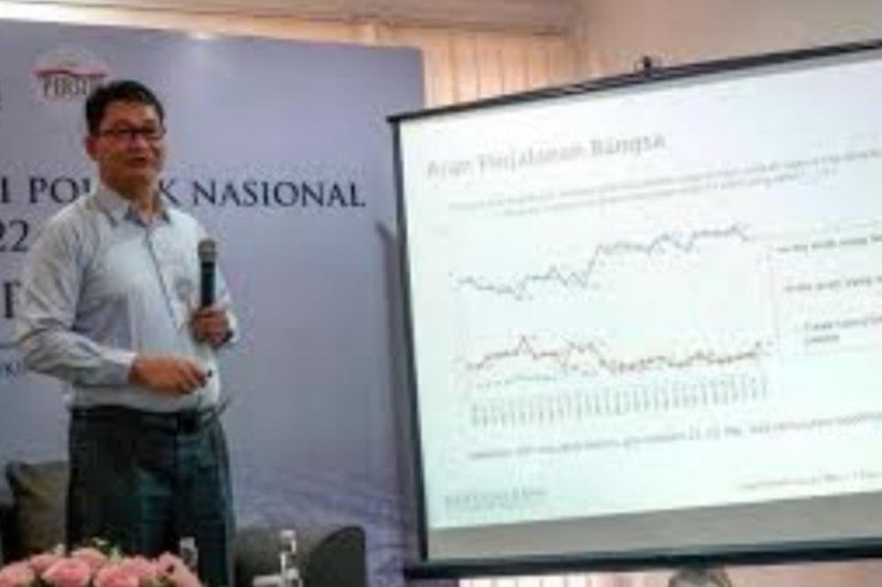 Direktur Program SMRC Sirojudin Abbas tengah memaparkan hasil survei terbarunya bertajuk "Kondisi Demokrasi dan Ekonomi Politik Nasional pasca Peristiwa 21-22 Mei: Sebuah Evaluasi Publik", di Jakarta, Minggu, 16 Juni 2019. (Foto: Ant)