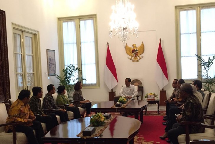 Presien Joko Widodo menemui sembilan orang anggota panitia seleksi (pansel) pimpinan Komisi Pemberantasan Korupsi (KPK) 2019-2023 di Istana Merdeka Jakarta, Senin 17 Juni 2019