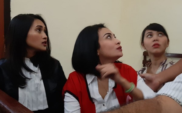 Vanessa Angel saat menjalani sidang di PN Surabaya, Senin, 17 Juni 2019. (Foto: Farid/ngopibareng.id)