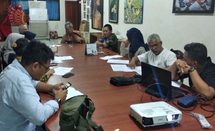 Ketua Pelaksana Musda V DKJT, Nasar batati (kedua dari kanan) memimpin rapat persiapan Musda. (Foto:DKJT)