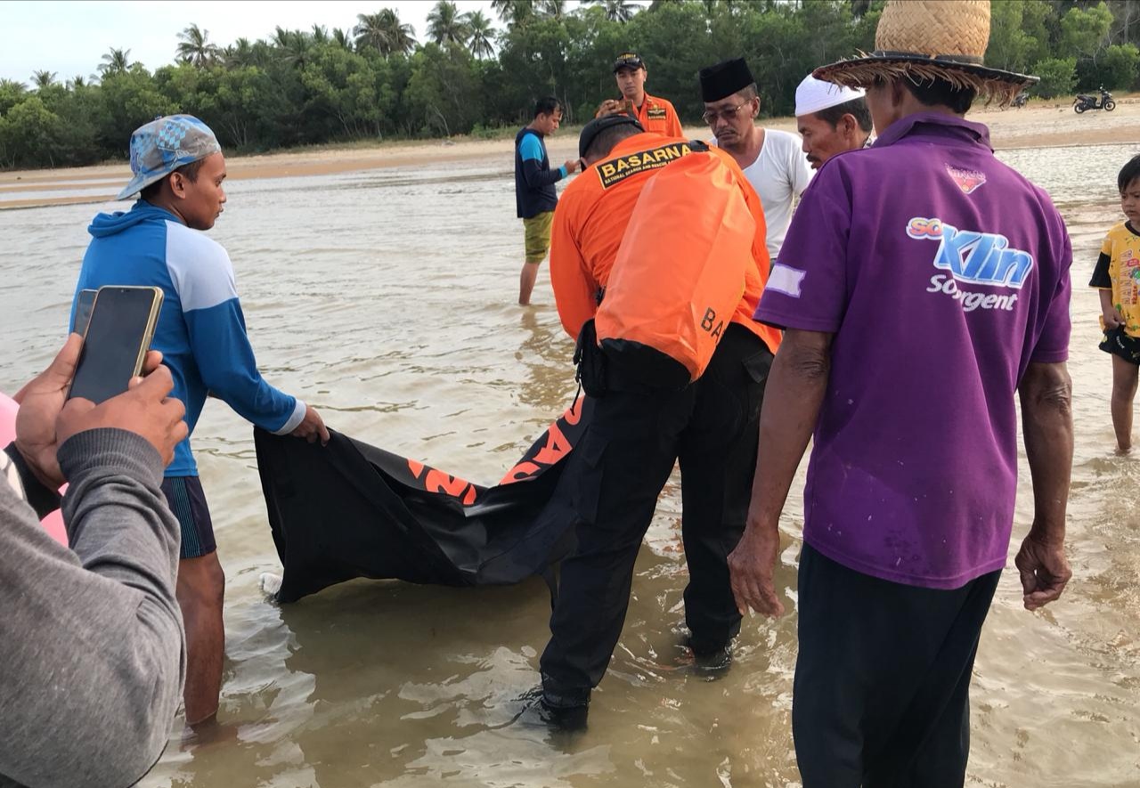 Proses evakuasi korban tenggelam KM Arim Jaya, Kamis 20 Juni 2019, pagi. (Foto: Istimewa)