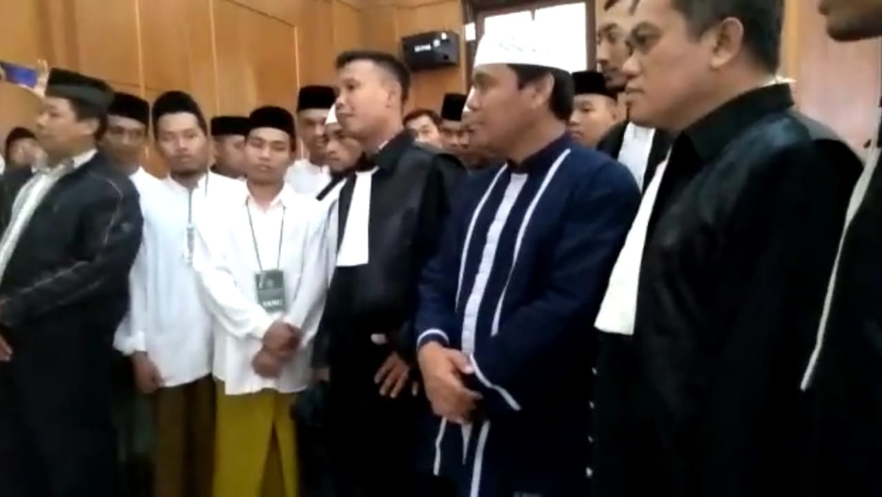 Sugi Nur Raharja alias Gus Nur saat berada di Pengadilan Negeri Surabaya, Kamis 20 Juni 2019. (Foto: Farid/ngopibareng.id)
