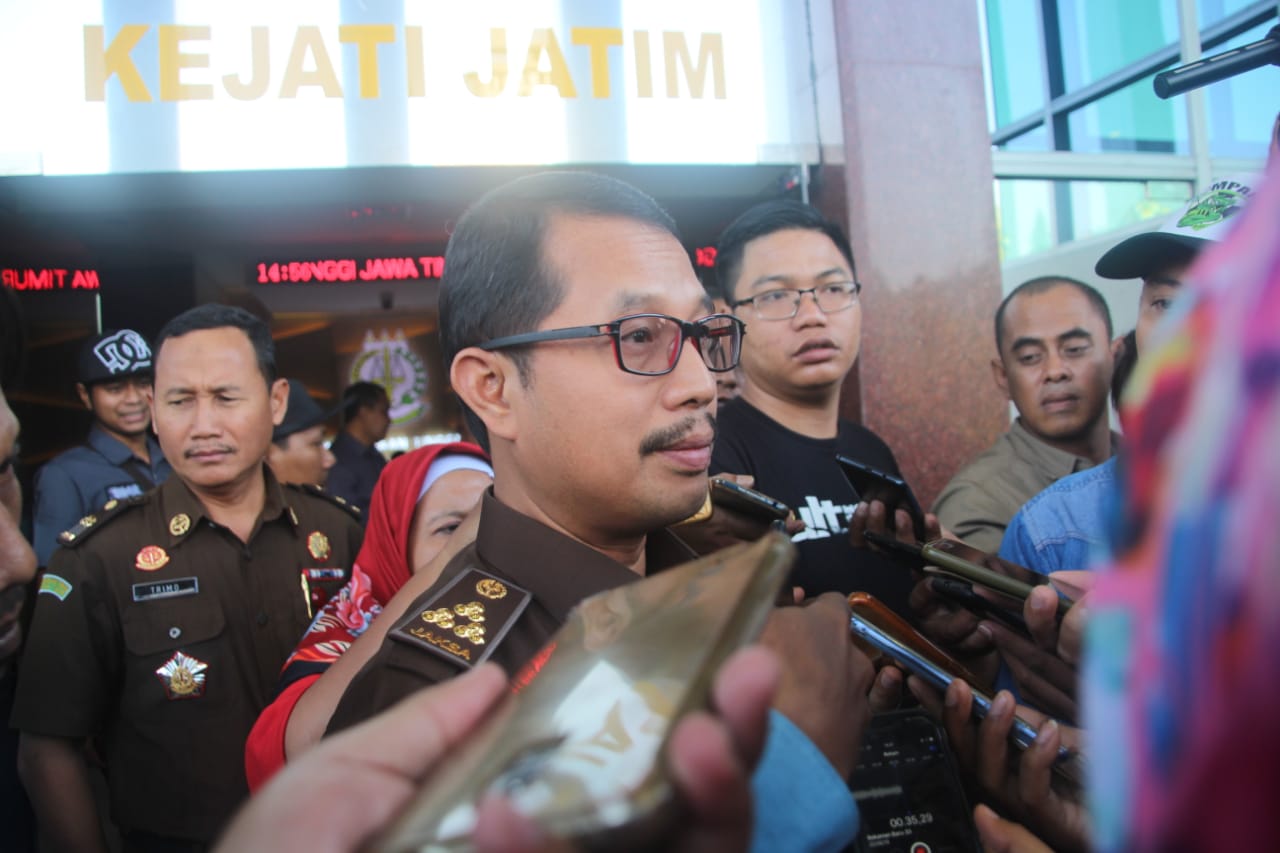 Aspidsus Kejati Jatim, Didik Farkhan Alisyahdi usai memeriksa wali kota Surabaya, Tri Rismaharini. (Foto: Faiq/ngopibareng)