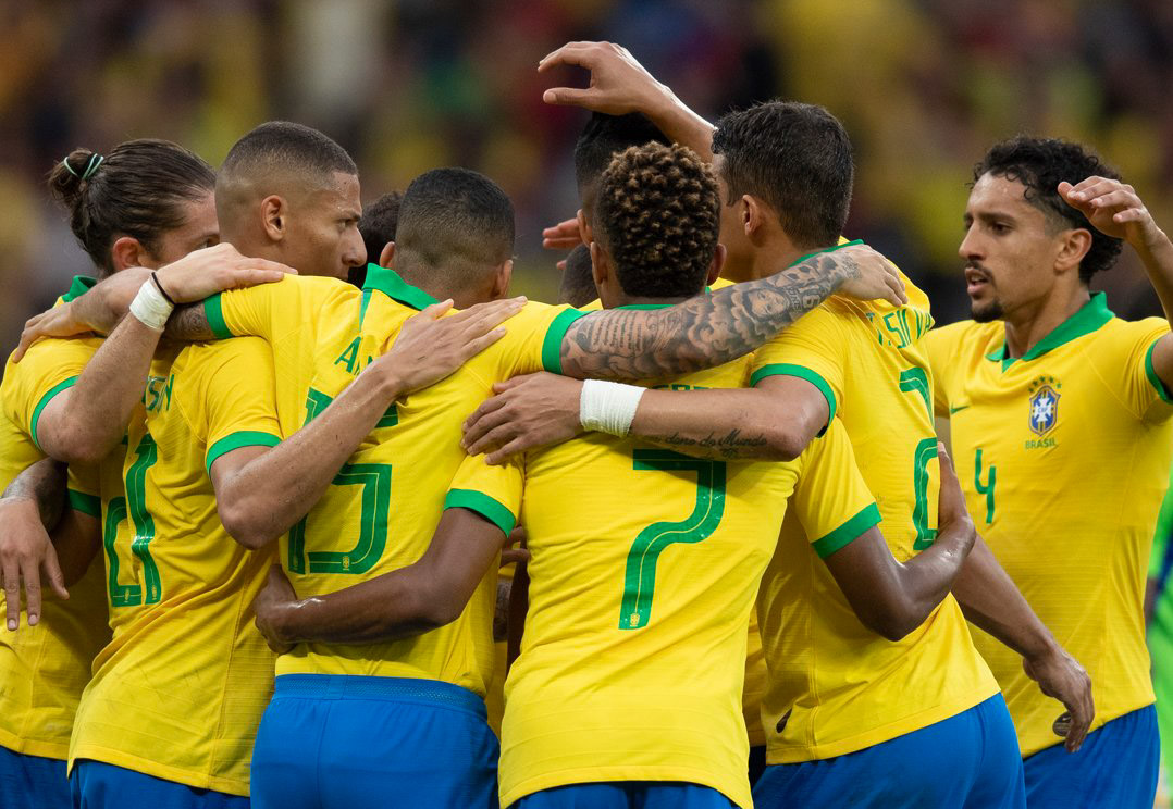 Pemain Brasil berharap bisa mengambil hati suporter. (Foto: Twitter/@CBF)