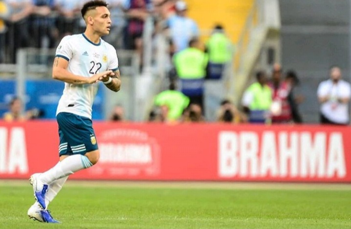 Striker Argentina, Lautaro Martinez usai mencetak gol ke gawang Qatar. (Foto: Instagram@copaamerica)