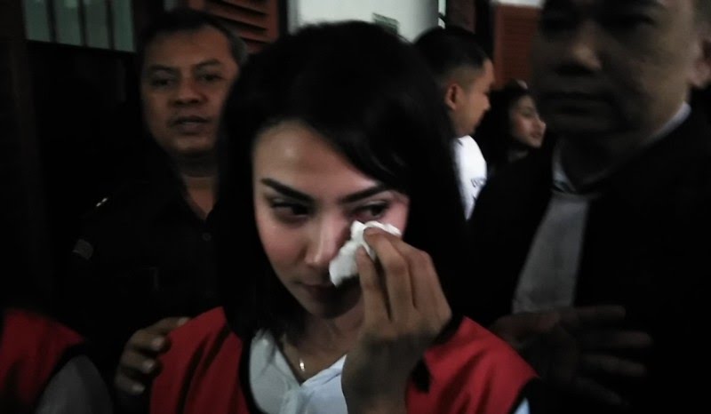 Vanessa Angel saat menjalani sidang kasus dugaan prostitusi di Pengadilan Negeri (PN) Surabaya. (Foto: Farid/ngopibareng.id)