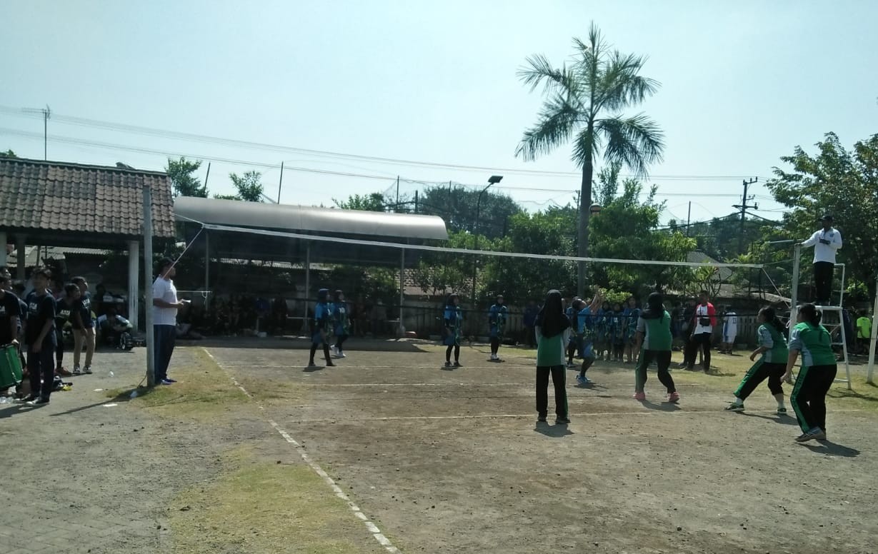 Suasana salah satu perlombaan voli untuk SD dan SMP Se-Surabaya.  (Foto: istimewa) 