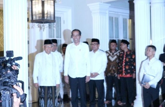 Jokowi bertemu KH Ma'ruf Amin sebelum bertolak ke Jepang untuk menghadiri KTT G20 di Jepang. (Foto: Antara)