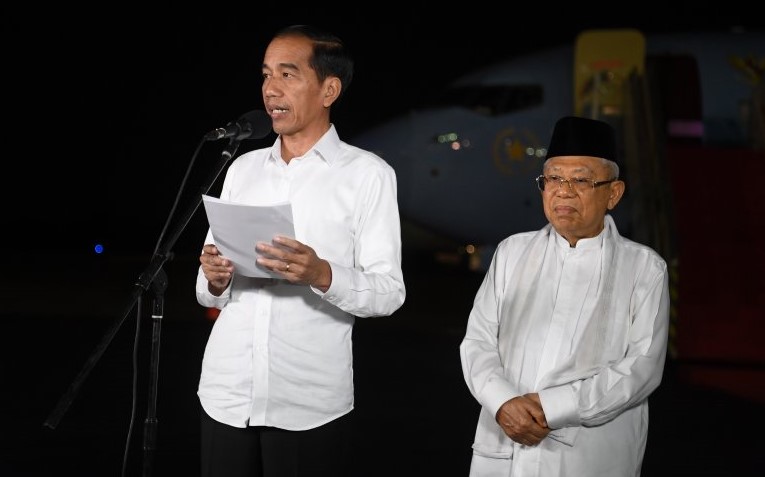 Jokowi-Ma'ruf Amin memberikan keterangan pers di Bandara Halim Perdana Kusuma, Kamis, 27 Juni 2019. (Foto: Antara)