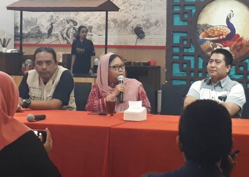Alissa Wahid (tengah) saat hadir dalam acara Silaturahmi Kebangsaan di Surabaya. (Foto:Alief/ngopibareng.id)