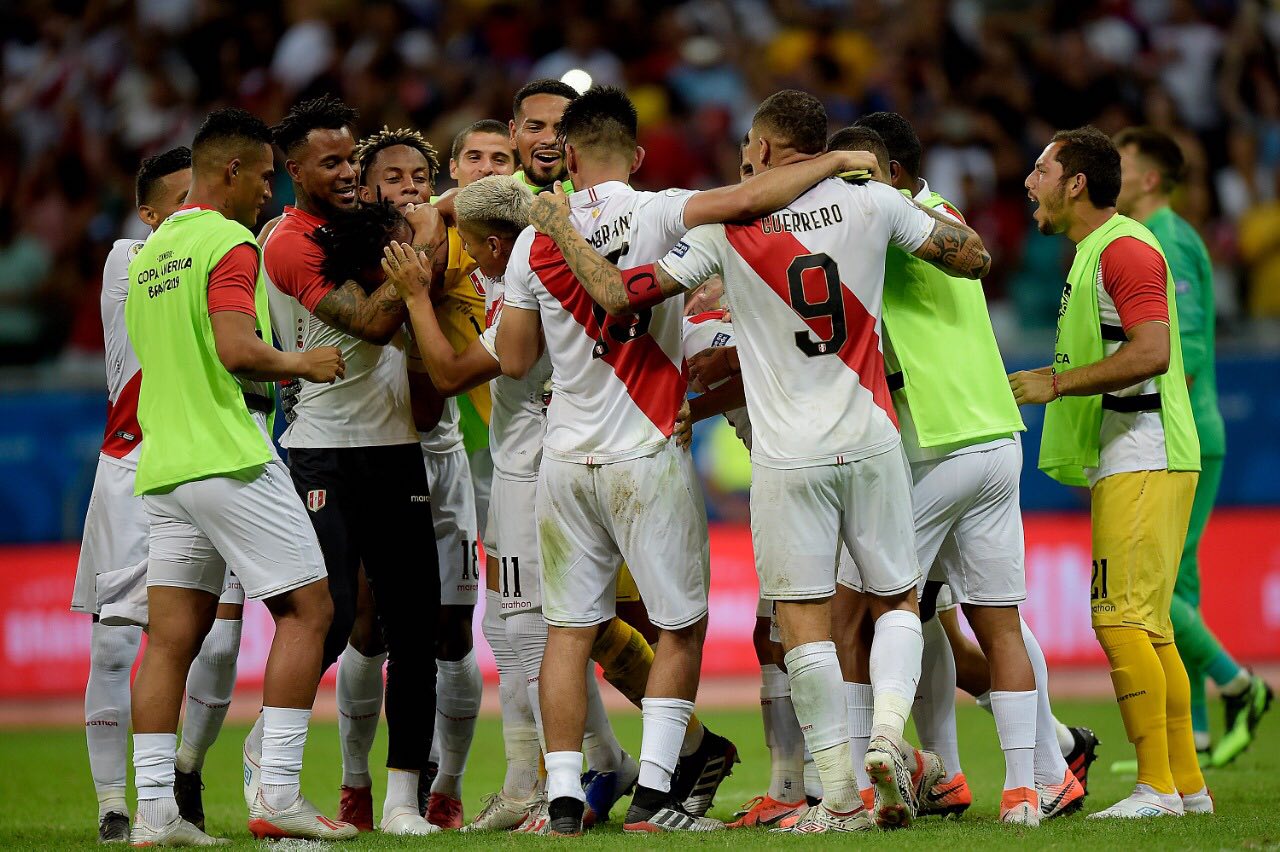 Pemain Peru merayakan kemenangan mereka atas Uruguay di babak perempat final Copa America 2019. (Foto: Twitter/@CopaAmerica)