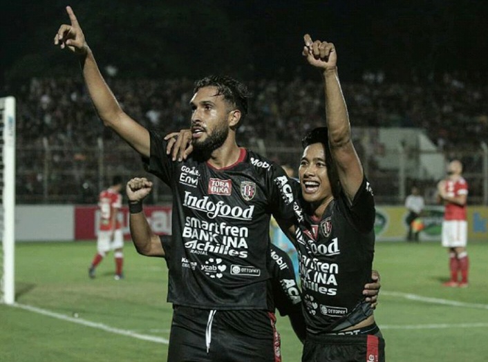 Willian Pacheco (Bali United) merayakan gol yang dia cetak ke gawang Perseru Badak Lampung. (Foto: Instagram@BaliUnited)