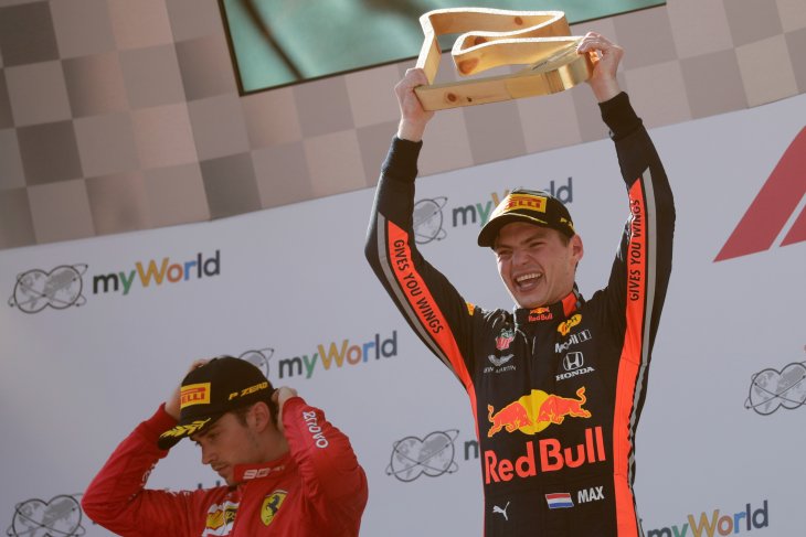 Pebalap Red Bull Max Verstappen melakukan selebrasi usai menjuarai GP Austria di Red Bull Ring, Spielberg, Minggu 30 Juni 2019. (Foto: antara/Reuters)