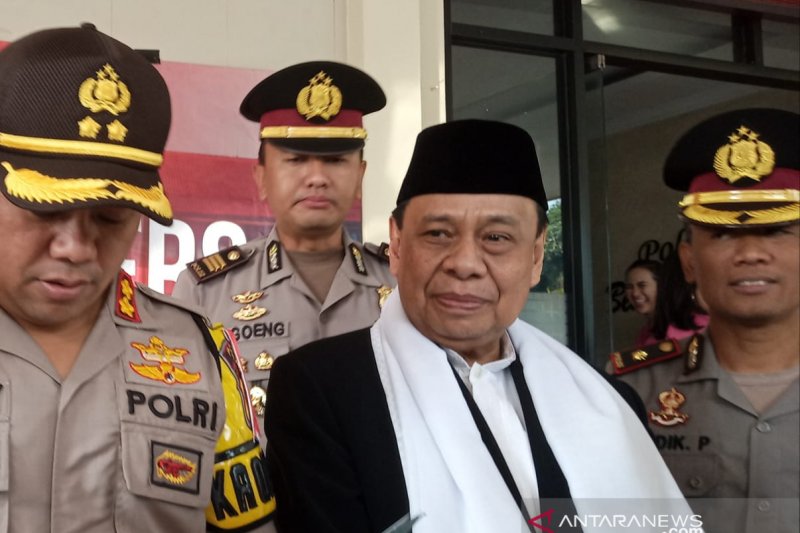 Ketua MUI Kabupaten Bogor, KH Ahmad Mukri Aji, saat hadir dalam konferensi pers di halaman Kantor Polres Bogor, Senin, 1 Juli 2019. (Foto: Ant)
