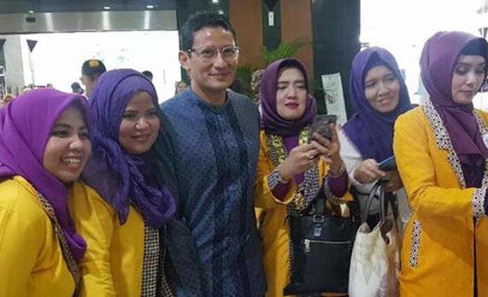 Sandi bersama pengurus DPD Wanita Pengusaha Muslimah Indonesia (WPMI) di Jakarta, Selasa. (Foto:Antara)