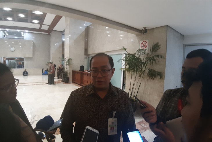 Direktur Jenderal Kekayaan Negara (Dirjen KN) Kemenkeu Isa Rahmatarwata memberi penjelasan kepada media usai Rapat Kerja Komisi XI DPR RI dengan Kementerian Keuangan di Jakarta, Selasa, 2 Juli 2019. (foto: Ant)