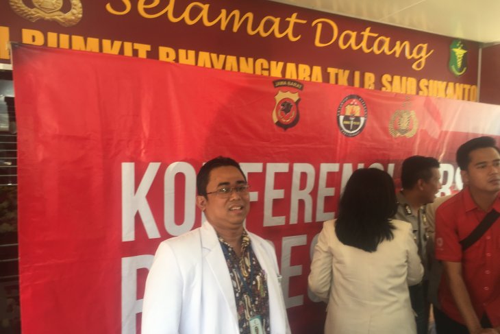 Dokter spesialis kejiwaan memberi pernyataan selepas temu pers di Rumah Sakit Bhayangkara Kramatjati Jakarta Timur, Rabu 3 Juli 2019. (Foto: Antara/ Abdu Faisal)