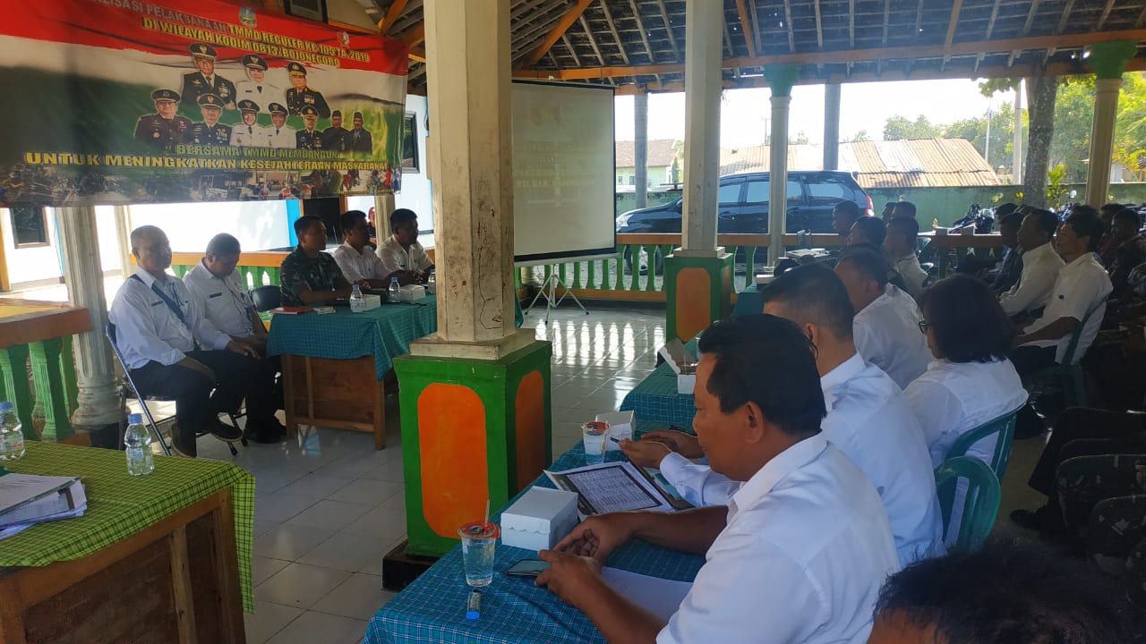 Sosialisasi program TNI Manunggal Membangun Desa (TMMD) ke- 105 di Balai Desa Tondomulo, Kecamatan Kedungadem, Bojonegoro, Jawa Timur