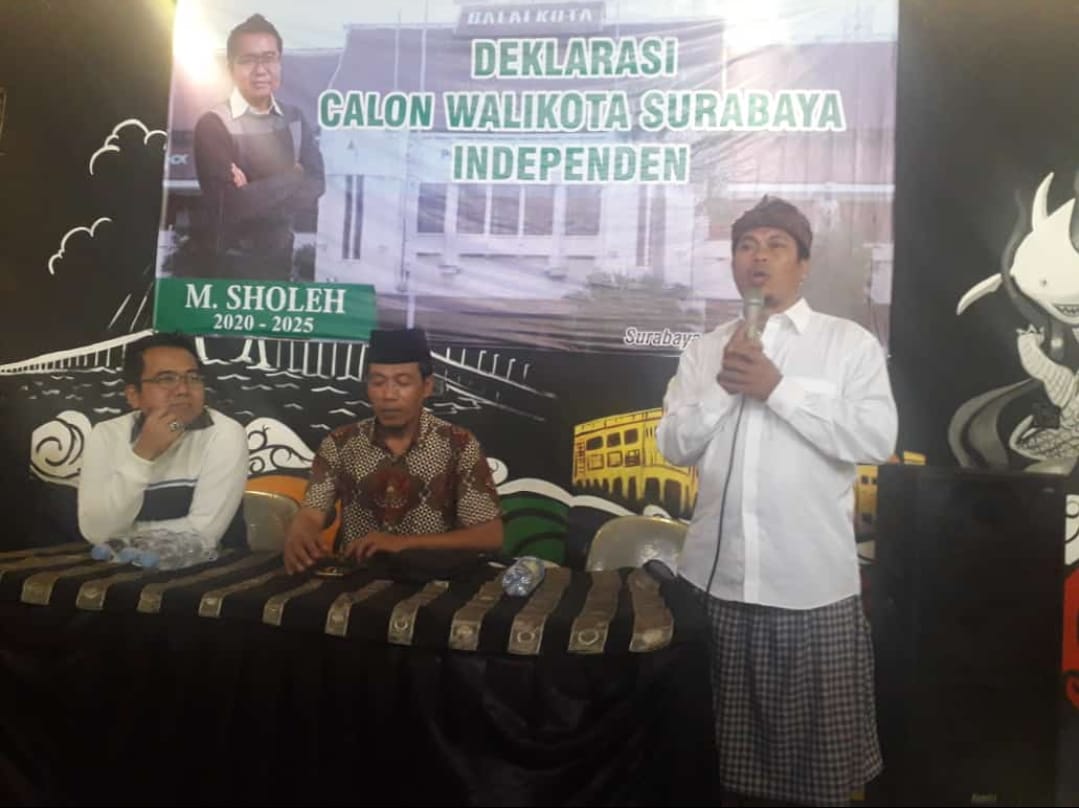 Muhammad Sholeh (paling kiri) saat deklarasi dirinya maju sebagai calon Wali Kota Surabaya di pemilihan kepala daerah 2020. (Foto: Alief/ngopibareng.id)