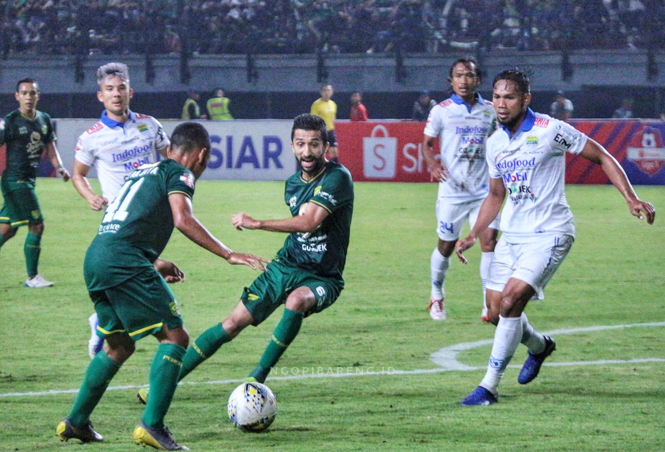 Persebaya vs Persib Bandung. (foto: Haris/ngopibareng.id)