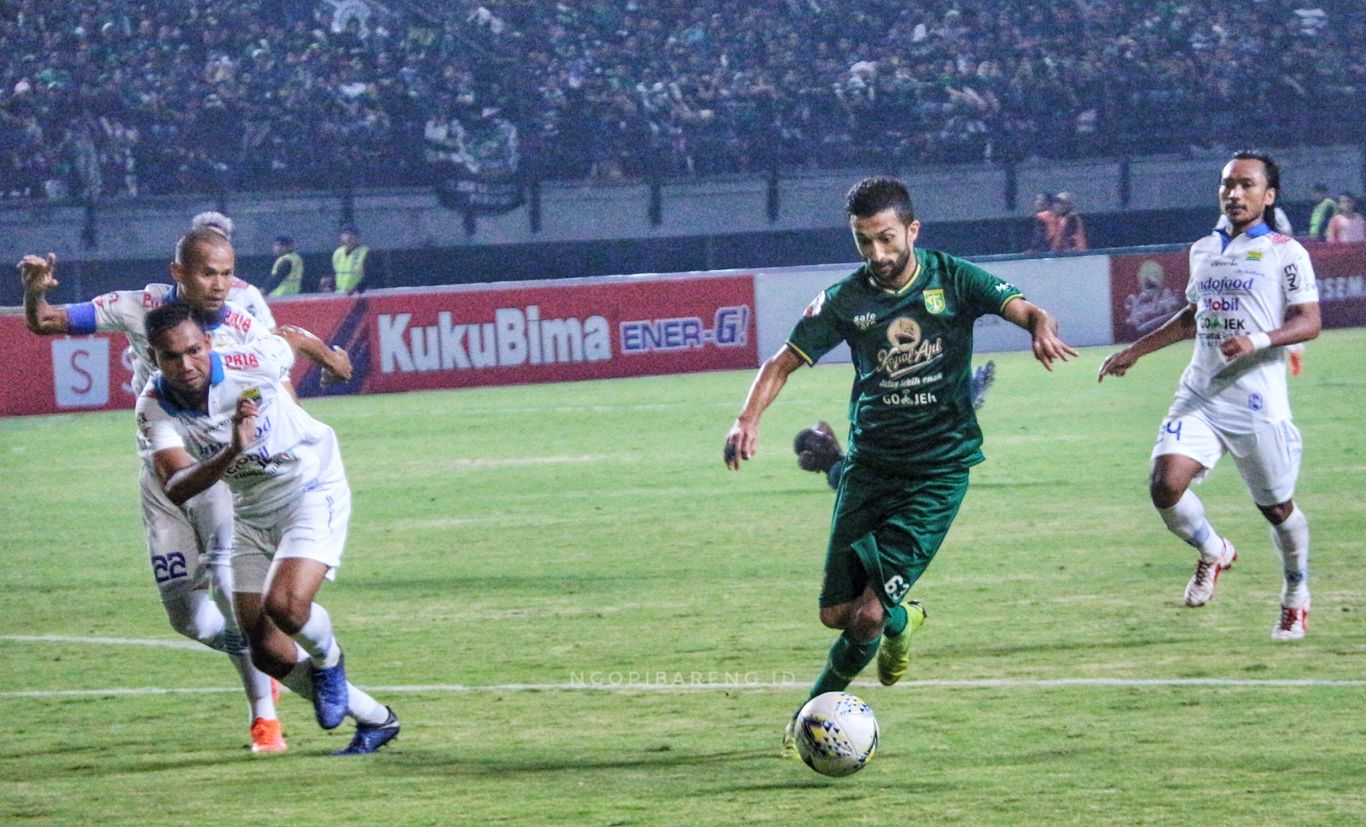 Persebaya vs Persib Bandung. (foto: Haris/ngopibareng.id)