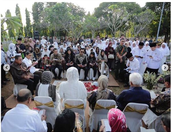 Keluarga Presiden ke-6 Susilo Bambang Yudhoyono ziarah dan doa bersama di Taman Makam Pahlawan (TMP) Kalibata, Jakarta, Sabtu 6 Juli 2019. (Foto: Instagram Edhie Baskoro Yudhoyono)