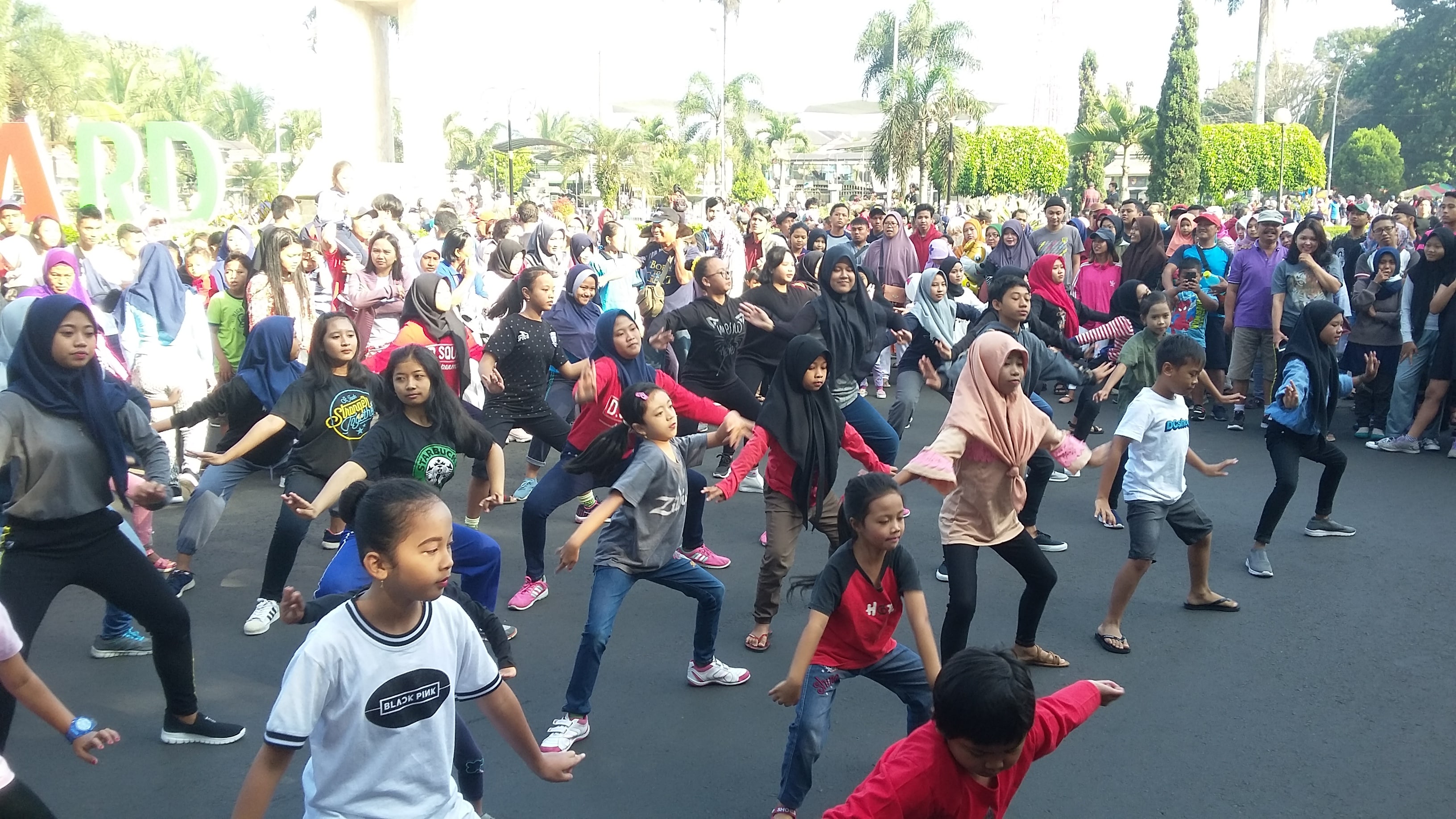 Flashmob tarian tradisional di CFD, Jalan Ijen, pada 7 Juli 2019 (Foto: Theo/Ngopibareng.id)