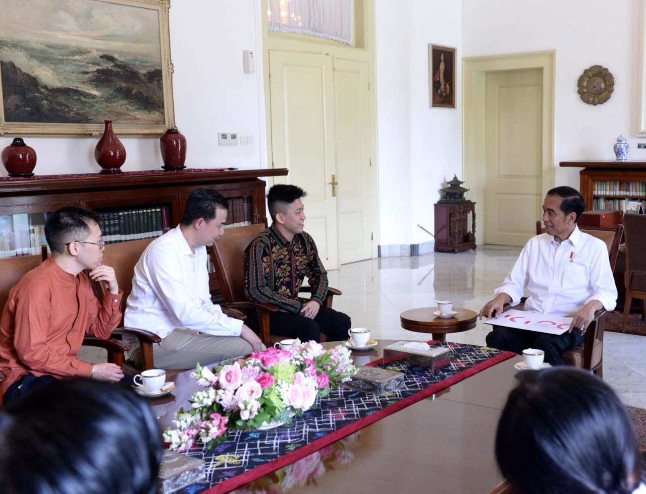 Pertemuan Presiden joko Widodo (Jokowi) dengan rapper asal Indonesia yang go international, Rich Brian, di Istana Bogor, Minggu 7 Juli 2019.