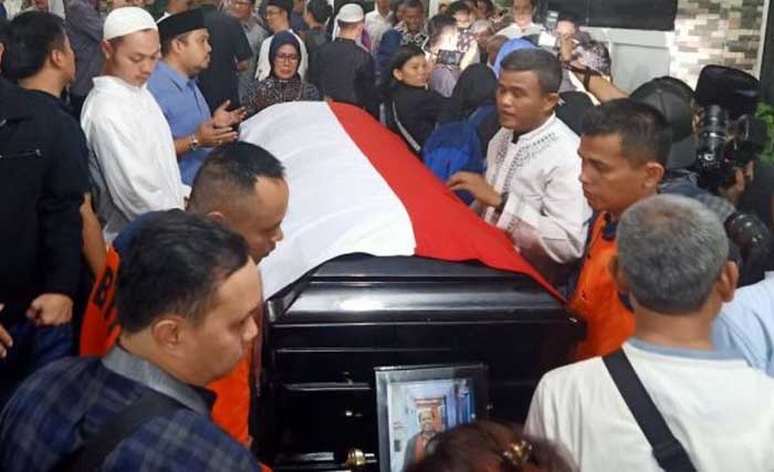 Jenazah Sutopo di rumah duka Depok, sebelum dibawa ke Boyolali, Jawa Tengah.(Foto:Beritasatu) 