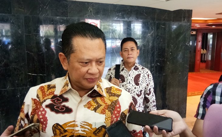 Ketua DPR RI Bambang Soesatyo di kompleks parlemen di Senayan, Jakarta, Kamis 27 Juni 2019. (Foto: Antara/Dewa Wiguna)