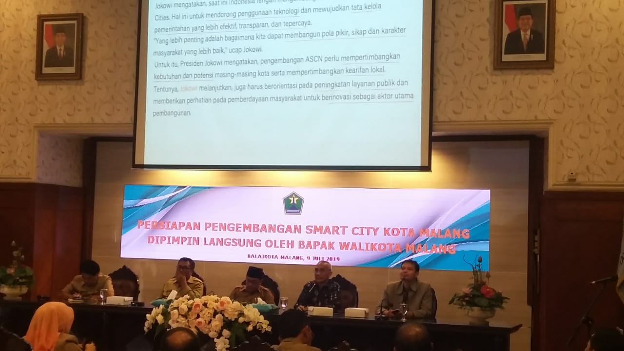 Sutiaji, Wali Kota Malang memimpin Rakor pengembangan Kota Malang menjadi Smart City (Theo/ngopibareng.id)