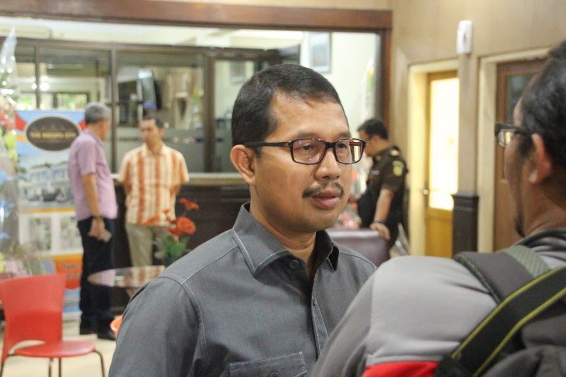 Aspidus Kejati Didim Farkhan saat menggeledah kantor PT Yekape Surabaya. (Foto: Dok ngopibareng.id)