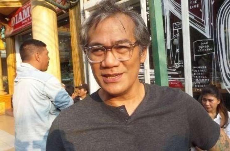 Aktor Tio Pakusadewo dikabarkan terserang stroke dan dirawat di Rumah Sakit Pusat Otak Nasional (RSPON), Cawang, Jakarta Timur.