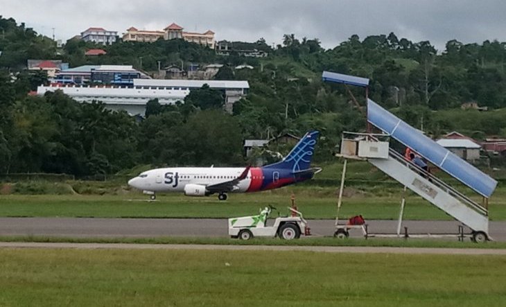 Pesawat Sriwijaya Air PKC5C lepas landas dari Bandara Rendani Manokwari pada pukul 11.45 WIT setelah dinyatakan normal akibat dua kali kerusakan yang terjadi sejak Selasa 9 Juli 2019 (Foto: Antara/Toyiban)