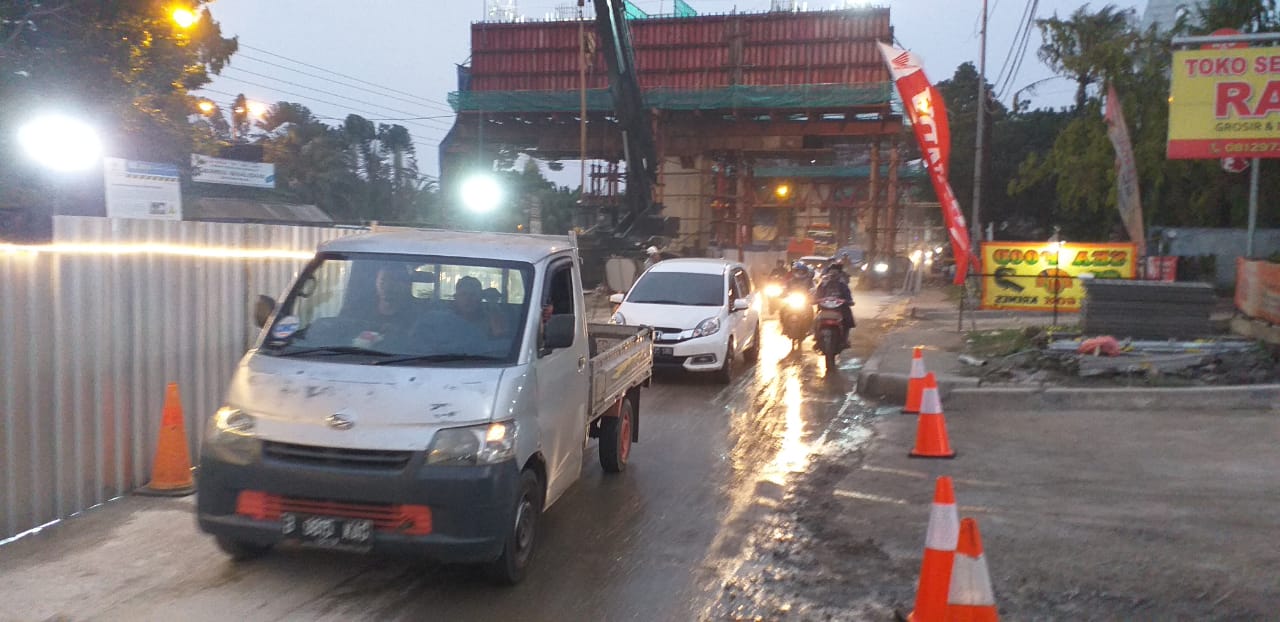 Jalur Bogor - Parung kembali dibuka setelah tertutup akibat ambruknya pilar penyangga proyek tol Bogor Ring Road, Rabu, 10 Juli 2019. (Foto: Istimewa)
