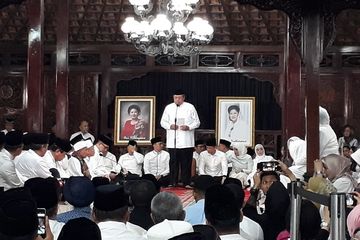 Susilo Bambang Yudhoyono memberikan sambutan di acara 40 hari meninggalnya Ani Yudhoyono, Rabu, 10 Juli 2019. 