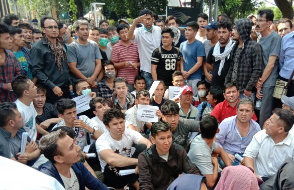 Sejumlah pencari suaka melakukan aksi unjuk rasa di depan kantor UNHCR di Jakarta, Kamis 11 Juli 2019. (Foto: Antara/Sugiharto)