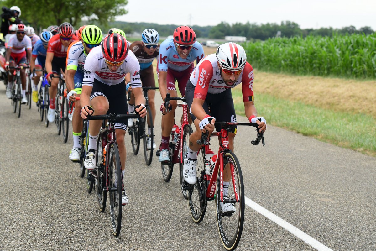 Para pembalap saat berlaga di Tour de France 2019. (Foto: Twitter/@LeTour) 