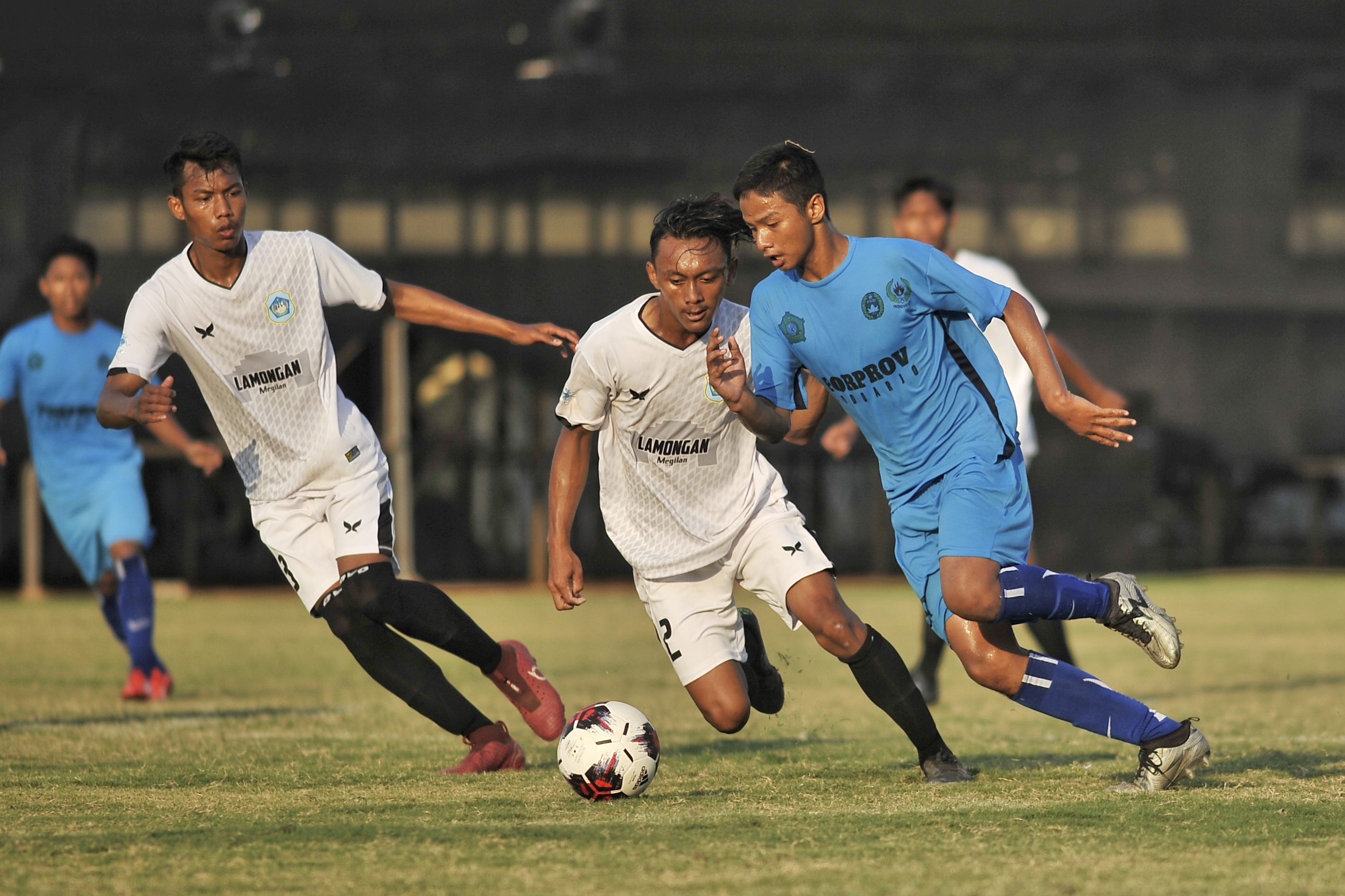 Tim sepak bola Sidoarjo berhasil mengandaskan Lamongan di semifinal sepak bola Porprov Jatim VI 2019. (Foto: konijawatimur)