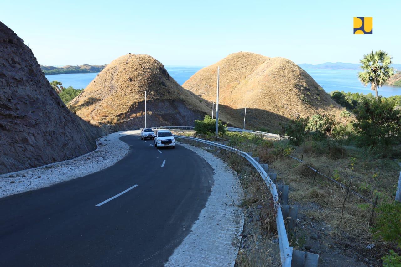 Ruas  jalan baru menuju kawasan wisata Labuan Bajo. (Dok PUPR)