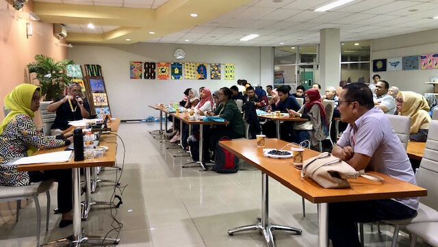 Coaching pengawas Ujian Tulis Mandiri UGM di Surabaya. (Foto Arif Afandi)