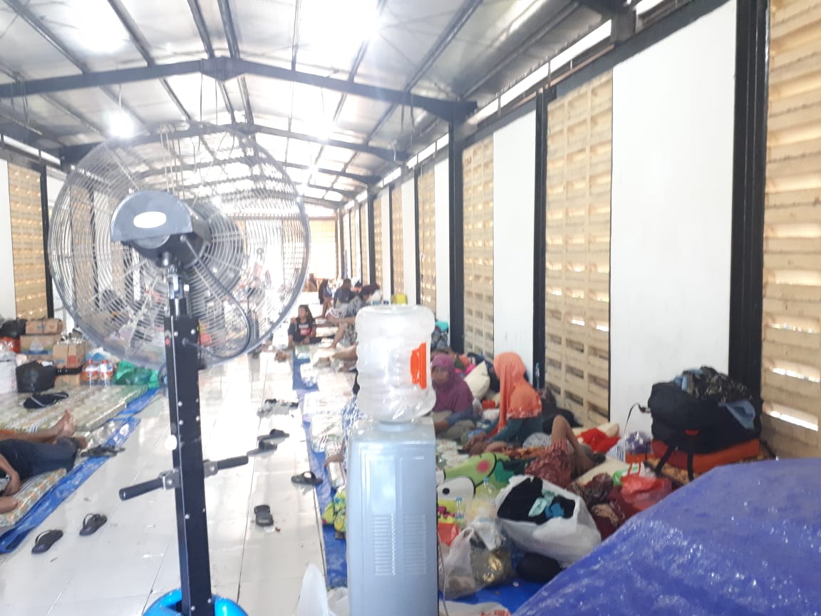 kondisi terkini tempat pengungsian di Kampung Ilmu Surabaya. (Foto: Alief/ngopibareng.id)
