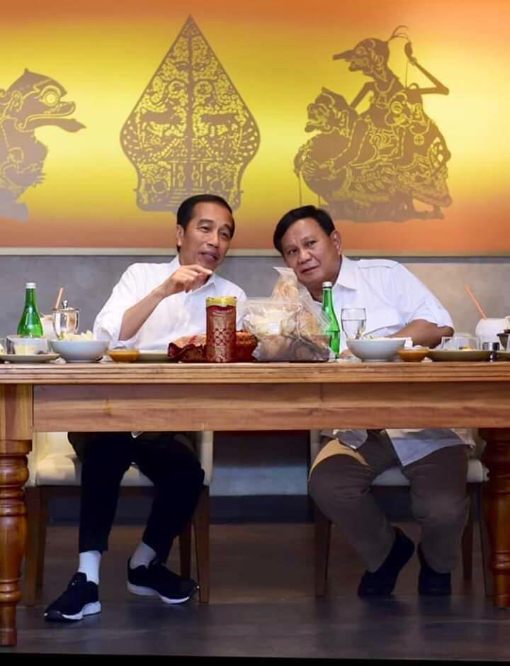 Tokoh wayang ternyata terlibat dalam pertemuan penting Jokowi dan Prabowo. (Foto: setneg for ngopibareng.id)