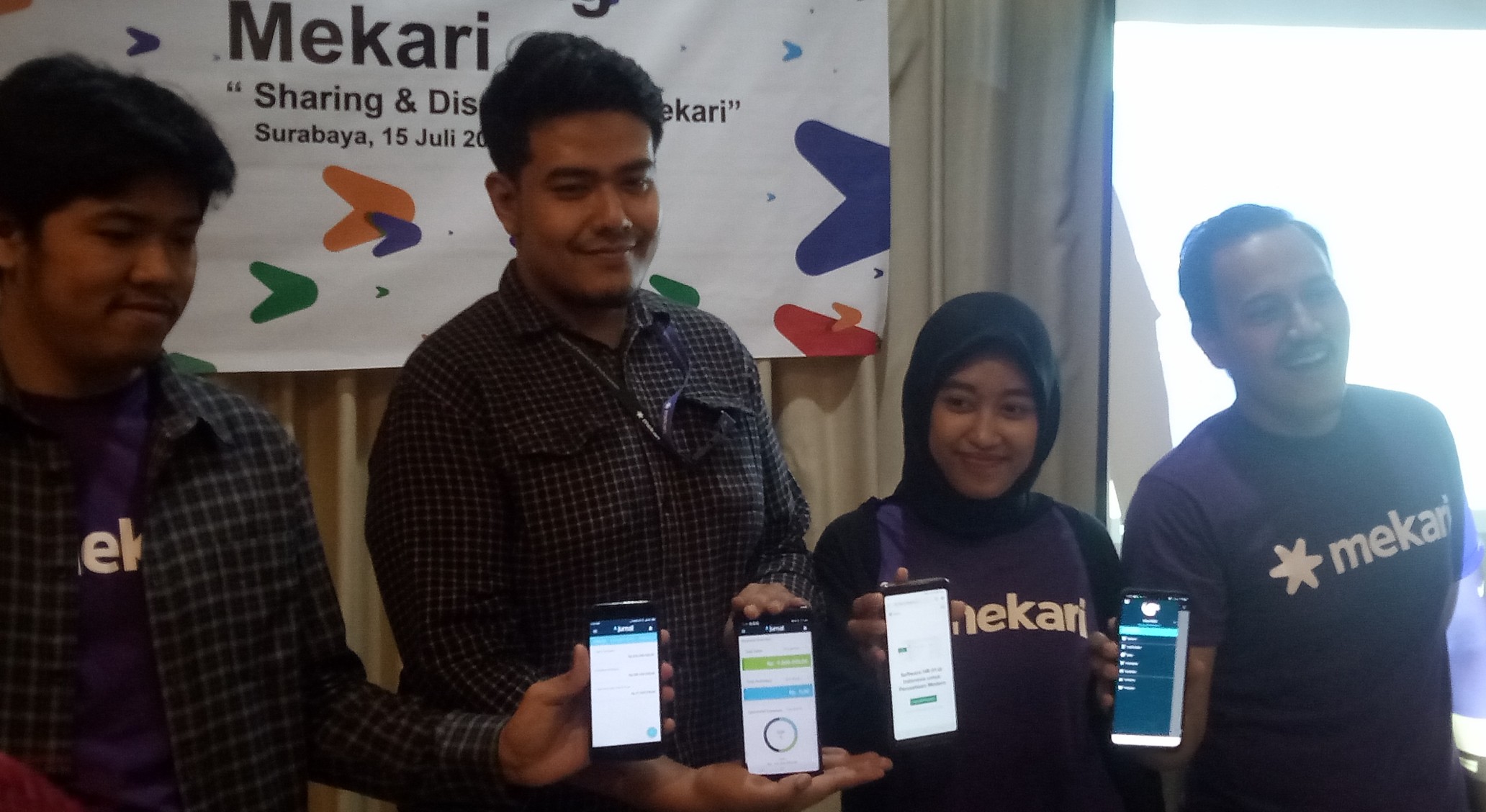 Mekari Indonesia menunjukan keempat layanan aplikasinya untuk mendukung perkembagan usaha di Indonesia.  (Foto: Pita/ngopibareng.id)