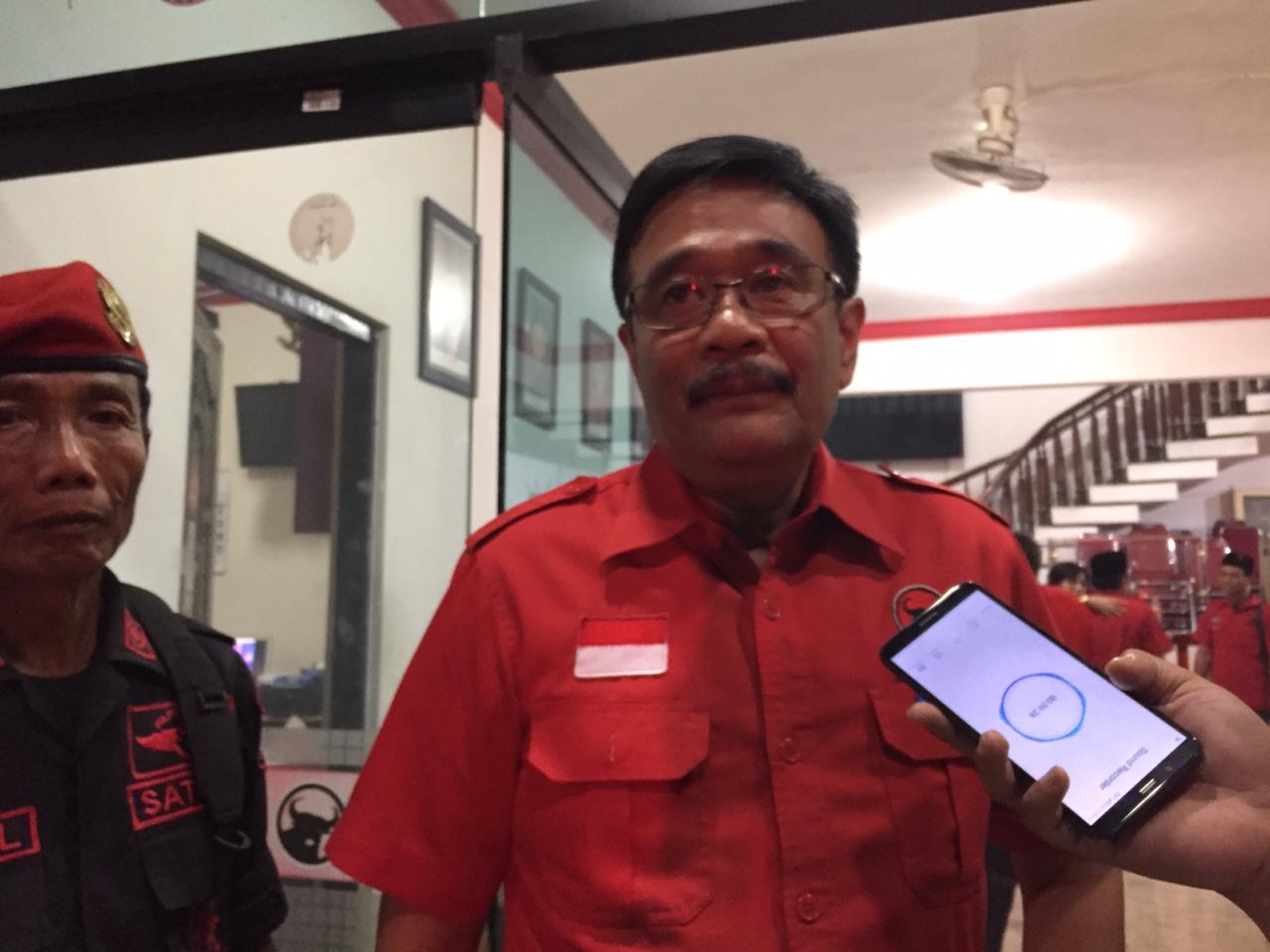 Djarot, saat ditemui di Kantor DPD PDIP, Jawa Timur, Jalan Kendangsari, Surabaya, Selasa, 16 Juli 2019, malam. (Foto: Farid/ngopibareng.id) 