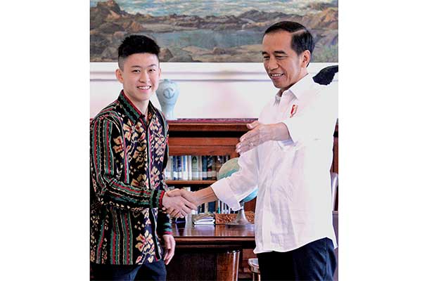 Rapper Rich Brian bertemu Presiden Jokowi di Istana kepresidenan Bogor, Jawa Barat, pada Minggu 7 Juli 2019. (Foto: Biro Setpres)